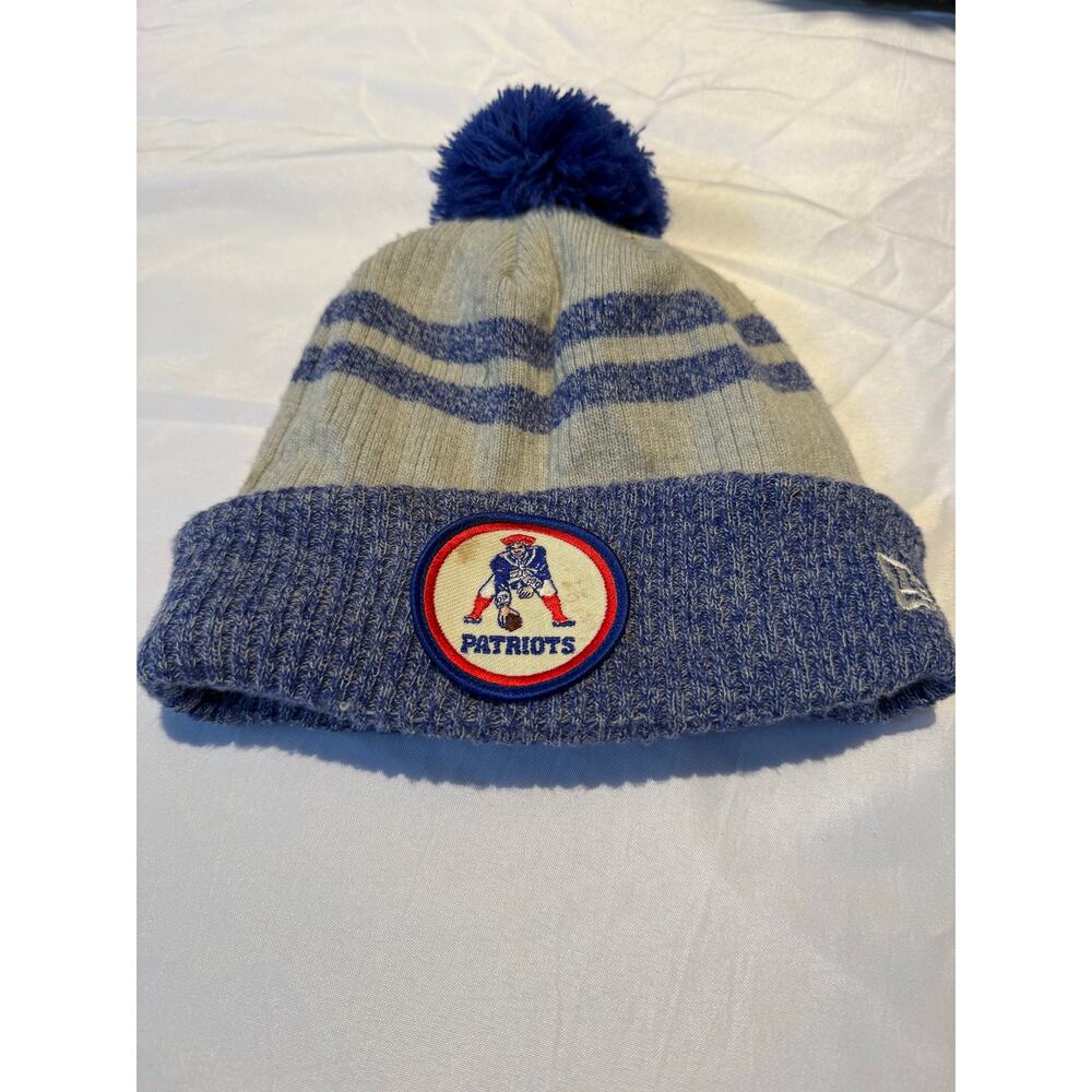 New Era New England Patriots Historic Patch Winter Hat With Pom Beanie